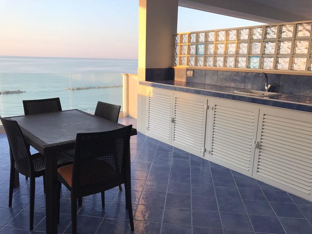 Apartment Sea View Термолі Екстер'єр фото